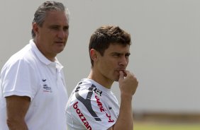 Tite e Alex durante o treino desta manh no CT Joaquim Grava, no Parque Ecolgico do Tiete, o prximo jogo ser contra o Figueirense/SC, amanh, domingo dia 27/11, no estdio Orlando Scarpelli, vlida pela 37 rodada do Brasileiro 2011