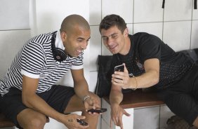 Emerson e Alex nos vestirios antes da partida entre FIGUEIRENSE/SC x CORINTHIANS/SP, realizada esta tarde no estdio Orlando Scarpelli, vlida pela 37 rodada do Campeonato Brasileiro de 2011. Florianpolis/Brasil