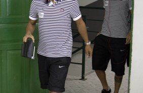 Emerson e Fabio Santos nos vestirios antes da partida entre FIGUEIRENSE/SC x CORINTHIANS/SP, realizada esta tarde no estdio Orlando Scarpelli, vlida pela 37 rodada do Campeonato Brasileiro de 2011. Florianpolis/Brasil