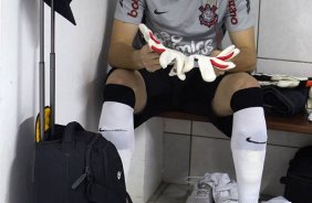 Julio Cesar orando nos vestirios antes da partida entre FIGUEIRENSE/SC x CORINTHIANS/SP, realizada esta tarde no estdio Orlando Scarpelli, vlida pela 37 rodada do Campeonato Brasileiro de 2011. Florianpolis/Brasil