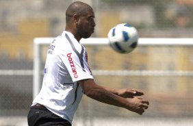 Adriano durante o treino desta manh no CT Joaquim Grava, no Parque Ecolgico do Tiete, o prximo jogo ser contra o Palmeiras, domingo, dia 04/12, no estdio do Pacaembu, vlida pela 38 rodada, a ltima, do Brasileiro 2011