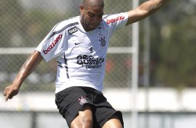 Adriano durante o treino desta manh no CT Joaquim Grava, no Parque Ecolgico do Tiete, o prximo jogo ser contra o Palmeiras, domingo, dia 04/12, no estdio do Pacaembu, vlida pela 38 rodada, a ltima, do Brasileiro 2011