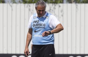 Tite durante o treino desta manh no CT Joaquim Grava, no Parque Ecolgico do Tiete, o prximo jogo ser contra o Palmeiras, domingo, dia 04/12, no estdio do Pacaembu, vlida pela 38 rodada, a ltima, do Brasileiro 2011