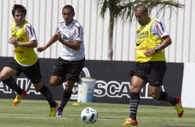 Willian; Marqunhos e Emerson durante o treino desta manh no CT Joaquim Grava, no Parque Ecolgico do Tiete, o prximo jogo ser contra o Palmeiras, domingo, dia 04/12, no estdio do Pacaembu, vlida pela 38 rodada, a ltima, do Brasileiro 2011