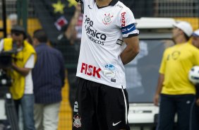 Alessandro durante um minuto de silencio em homeagem a Socrates durante a partida entre Corinthians x Palmeiras, realizada esta tarde no estdio do Pacaembu, vlida pela 38 rodada do Campeonato Brasileiro de 2011