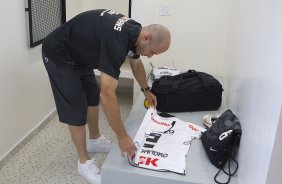 Alessandro nos vestiários antes da partida entre Corinthians x Palmeiras, realizada esta tarde no estádio do Pacaembu, válida pela 38ª rodada do Campeonato Brasileiro de 2011