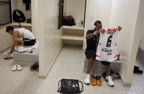 Alex e Liedson nos vestirios antes da partida entre Corinthians x Palmeiras, realizada esta tarde no estdio do Pacaembu, vlida pela 38 rodada do Campeonato Brasileiro de 2011