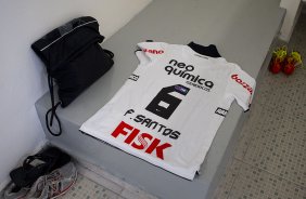 Camisa de Fabio Santos nos vestirios antes da partida entre Corinthians x Palmeiras, realizada esta tarde no estdio do Pacaembu, vlida pela 38 rodada do Campeonato Brasileiro de 2011