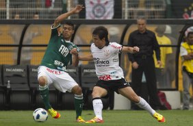 Gerley e Willian durante a partida entre Corinthians x Palmeiras, realizada esta tarde no estdio do Pacaembu, vlida pela 38 rodada do Campeonato Brasileiro de 2011