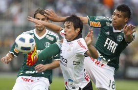 Henrique; Willian e Gerley durante a partida entre Corinthians x Palmeiras, realizada esta tarde no estdio do Pacaembu, vlida pela 38 rodada do Campeonato Brasileiro de 2011