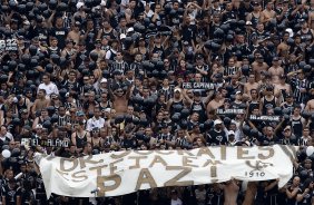 Homenagem a Socrates durante a partida entre Corinthians x Palmeiras, realizada esta tarde no estdio do Pacaembu, vlida pela 38 rodada do Campeonato Brasileiro de 2011