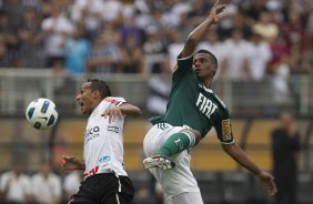 Liedson e Joo Vitor durante a partida entre Corinthians x Palmeiras, realizada esta tarde no estdio do Pacaembu, vlida pela 38 rodada do Campeonato Brasileiro de 2011