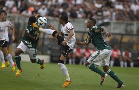 Marcio Araujo; Liedson e Joo Vitor durante a partida entre Corinthians x Palmeiras, realizada esta tarde no estdio do Pacaembu, vlida pela 38 rodada do Campeonato Brasileiro de 2011