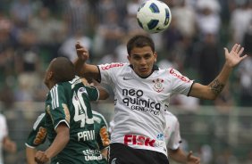 Patrick e Fabio Santos durante a partida entre Corinthians x Palmeiras, realizada esta tarde no estdio do Pacaembu, vlida pela 38 rodada do Campeonato Brasileiro de 2011