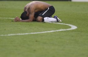 Paulinho comemorando o titulo durante a partida entre Corinthians x Palmeiras, realizada esta tarde no estdio do Pacaembu, vlida pela 38 rodada do Campeonato Brasileiro de 2011