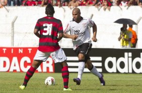 Adriano durante a partida entre Flamengo x Corinthians, jogo amistoso realizado esta tarde no estdio do Caf, em Londrina/PR, abertura da temporada 2012. Londrina-PR/Brasil