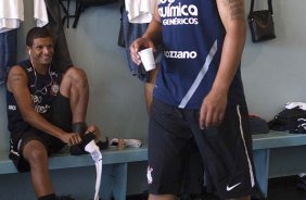 Adriano nos vestirios antes da partida entre Flamengo x Corinthians, jogo amistoso realizado esta tarde no estdio do Caf, em Londrina/PR, abertura da temporada 2012. Londrina-PR/Brasil