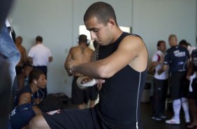 Danilo Fernandes nos vestiários antes da partida entre Flamengo x Corinthians, jogo amistoso realizado esta tarde no estádio do Café, em Londrina/PR, abertura da temporada 2012. Londrina-PR/Brasil