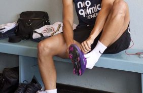 Leandro Castán nos vestiários antes da partida entre Flamengo x Corinthians, jogo amistoso realizado esta tarde no estádio do Café, em Londrina/PR, abertura da temporada 2012. Londrina-PR/Brasil