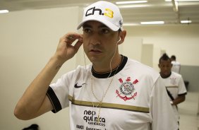 Chicão nos vestiários antes da partida entre Corinthians x Portuguesa, realizada esta noite no estádio do Pacaembu, no jogo da entrega das faixas ao campeão Brasileiro Corinthians, e ao Campeão da Serie B, Portuguesa