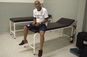Emerson nos vestiários antes da partida entre Corinthians x Portuguesa, realizada esta noite no estádio do Pacaembu, no jogo da entrega das faixas ao campeão Brasileiro Corinthians, e ao Campeão da Serie B, Portuguesa
