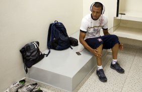 Luis Ramirez nos vestiários antes da partida entre Corinthians x Portuguesa, realizada esta noite no estádio do Pacaembu, no jogo da entrega das faixas ao campeão Brasileiro Corinthians, e ao Campeão da Serie B, Portuguesa