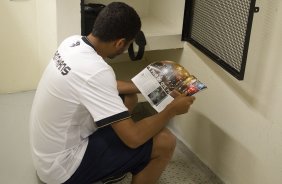 Wallace nos vestiários antes da partida entre Corinthians x Portuguesa, realizada esta noite no estádio do Pacaembu, no jogo da entrega das faixas ao campeão Brasileiro Corinthians, e ao Campeão da Serie B, Portuguesa
