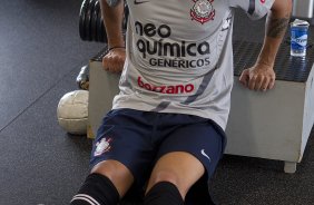 Fabio Santos durante o treino desta tarde no CT Joaquim Grava, no Parque Ecolgico do Tiete. Pela primeira rodada do Campeonato Paulista 2012, o primeiro jogo ser dia 21/01, contra o Mirassol, no Pacaembu