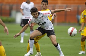 Alex e Alex Silva durante a partida entre Corinthians x Mirassol/SP, realizada esta tarde no estdio do Pacaembu, jogo de abertura do Campeonato Paulista 2012