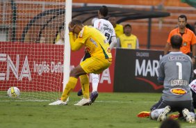 Dezinho lamenta seu gol contra durante a partida entre Corinthians x Mirassol/SP, realizada esta tarde no estdio do Pacaembu, jogo de abertura do Campeonato Paulista 2012