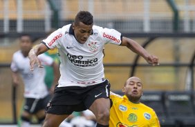 Elton e Esley durante a partida entre Corinthians x Mirassol/SP, realizada esta tarde no estdio do Pacaembu, jogo de abertura do Campeonato Paulista 2012