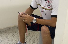 Leandro Castán nos vestiários antes da partida entre Corinthians x Mirassol/SP, realizada esta tarde no estádio do Pacaembu, jogo de abertura do Campeonato Paulista 2012