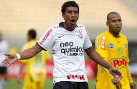 Paulinho durante a partida entre Corinthians x Mirassol/SP, realizada esta tarde no estdio do Pacaembu, jogo de abertura do Campeonato Paulista 2012