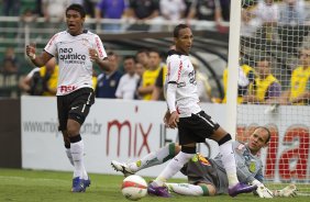 Paulinho; Liedson e Fernando Leal durante a partida entre Corinthians x Mirassol/SP, realizada esta tarde no estdio do Pacaembu, jogo de abertura do Campeonato Paulista 2012