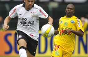 Paulo Andr e Malaquias durante a partida entre Corinthians x Mirassol/SP, realizada esta tarde no estdio do Pacaembu, jogo de abertura do Campeonato Paulista 2012