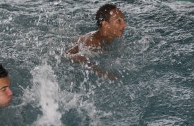 Liedson durante o treino de recuperao na piscina esta tarde no CT Joaquim Grava, no Parque Ecolgico do Tiete. O prximo jogo da equipe ser 29/01, contra o Linense, no estdio do Pacaembu pela 3 rodada do Campeonato Paulista 2012