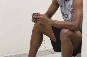 Elton nos vestiários antes da partida entre Corinthians x Bragantino/SP, realizada esta tarde no estádio do Pacaembu, pela 5ª rodada do Campeonato Paulista de 2012