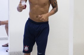 Ramon que volta ao time titular nos vestiários antes da partida entre Corinthians x Bragantino/SP, realizada esta tarde no estádio do Pacaembu, pela 5ª rodada do Campeonato Paulista de 2012