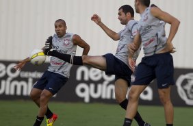 Emerson e Danilo durante o treino desta tarde no CT Joaquim Grava, no Parque Ecolgico do Tiete. O prximo jogo da equipe ser amanh, quarta-feira, dia 08/02, contra o Mogi Mirim, no Estdio Romildo Vitor Gomes Ferreira, pela 6 rodada do Campeonato Paulista 2012