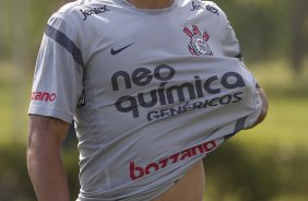 O lateral Welder que volta ao time titular no lugar de Alessandro durante o treino desta tarde no CT Joaquim Grava, no Parque Ecolgico do Tiete. O prximo jogo da equipe ser amanh, quarta-feira, dia 08/02, contra o Mogi Mirim, no Estdio Romildo Vitor Gomes Ferreira, pela 6 rodada do Campeonato Paulista 2012