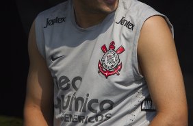 O recem contratado Douglas durante o treino desta tarde no CT Joaquim Grava, no Parque Ecolgico do Tiete. O prximo jogo da equipe ser amanh, quarta-feira, dia 08/02, contra o Mogi Mirim, no Estdio Romildo Vitor Gomes Ferreira, pela 6 rodada do Campeonato Paulista 2012