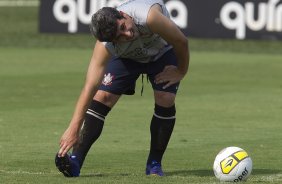 O recem contratado Douglas durante o treino desta tarde no CT Joaquim Grava, no Parque Ecolgico do Tiete. O prximo jogo da equipe ser amanh, quarta-feira, dia 08/02, contra o Mogi Mirim, no Estdio Romildo Vitor Gomes Ferreira, pela 6 rodada do Campeonato Paulista 2012