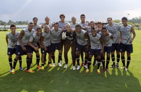 Time sem coletes que ganhou o racho durante o treino desta tarde no CT Joaquim Grava, no Parque Ecolgico do Tiete. O prximo jogo da equipe ser amanh, quarta-feira, dia 08/02, contra o Mogi Mirim, no Estdio Romildo Vitor Gomes Ferreira, pela 6 rodada do Campeonato Paulista 2012