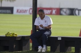 Tite durante o treino desta tarde no CT Joaquim Grava, no Parque Ecolgico do Tiete. O prximo jogo da equipe ser amanh, quarta-feira, dia 08/02, contra o Mogi Mirim, no Estdio Romildo Vitor Gomes Ferreira, pela 6 rodada do Campeonato Paulista 2012