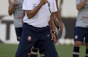 Tite durante o treino desta tarde no CT Joaquim Grava, no Parque Ecolgico do Tiete. O prximo jogo da equipe ser amanh, quarta-feira, dia 08/02, contra o Mogi Mirim, no Estdio Romildo Vitor Gomes Ferreira, pela 6 rodada do Campeonato Paulista 2012