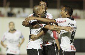 Emerson do Corinthians comemora aps marca gol contra a equipe do Mogi Mirim durante partida vlida pelo Campeonato Paulista realizado no estdio Estdio Romildo Vitor Gomes Ferreira. Mogi-Mirim/SP, Brasil