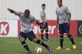 Adriano e Bill  durante o treino desta tarde no CT Joaquim Grava, no Parque Ecolgico do Tiete. O prximo jogo da equipe ser domingo, dia 12/02, contra o So Paulo, no Pacaembu, pela 7 rodada do Campeonato Paulista 2012