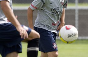 Douglas durante o treino desta tarde no CT Joaquim Grava, no Parque Ecolgico do Tiete. O prximo jogo da equipe ser domingo, dia 12/02, contra o So Paulo, no Pacaembu, pela 7 rodada do Campeonato Paulista 2012