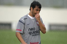 Douglas durante o treino desta tarde no CT Joaquim Grava, no Parque Ecolgico do Tiete. O prximo jogo da equipe ser domingo, dia 12/02, contra o So Paulo, no Pacaembu, pela 7 rodada do Campeonato Paulista 2012