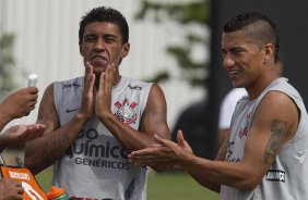 Paulinho e Ralf durante o treino desta tarde no CT Joaquim Grava, no Parque Ecolgico do Tiete. O prximo jogo da equipe ser domingo, dia 12/02, contra o So Paulo, no Pacaembu, pela 7 rodada do Campeonato Paulista 2012